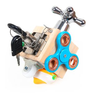 BusyCube, o jucărie didactică 7 în 1 care stimulează toate domeniile dezvoltării copilului