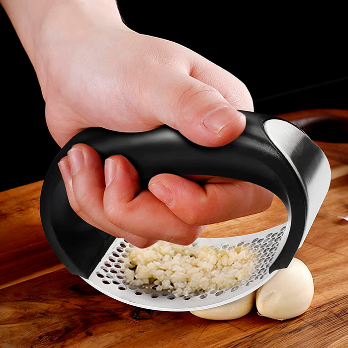 GarlicSmasher, presă pentru usturoi sau ghimbir